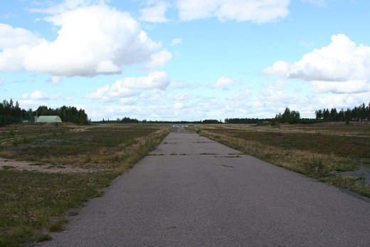 Oripaa aerodrome.jpg